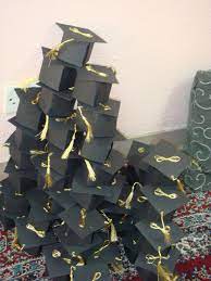 بطاقات دعوة أو هدايا على شكل قبعات التخرج لحفلات تخرج الصف الثالث الثانوي rainbow art gifts gift box
