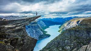 Restauranten og ellers på hotellet blir det fokusert på et rolig miljø og en interiørstil med varme og lune toner, slik at du vil finne ro og kunne slappe godt av etter en dag full av aktiviteter og eventyr. The Trolltunga Hike In Norway Day Hike To The Famous Troll S Tongue With A Local Guide 1 Day Trip Certified Leader