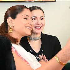 Pakistani Celebrity Star Hania Aamir's Successful Meet & Greets In Canada