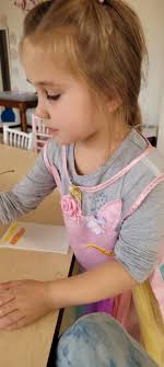 What colors and nature items are