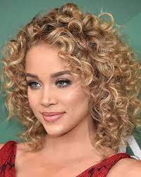 20 Holiday Hairstyles Inspired By Celebrities Pricheski Idei Dlya Volos Strizhka
