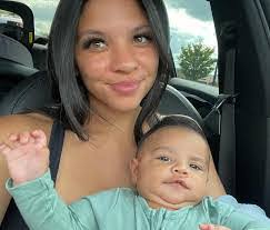 Leah Oatman's Instagram, Twitter & Facebook