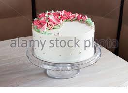 Feb 15, 2021 · sugar flowers, unusual shapes and special colors all take more time to create. White Round Cake With Cream Flowers On The Table Stock Photo Alamy
