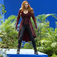 The key is to angle. Elizabeth Olsen On The Set Of Avengers Infinity War Follow Also The Drawing Women Elizabeth Olsen Scarlet Witch Scarlet Witch Costume Marvel Girls