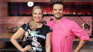 Für die bewertung der gerichte sind restaurantbesitzerin mirja boes, genießer reiner calmund* und der sternekoch christian rach zuständig. Grill Den Henssler Steffen Henssler Kehrt Vox Den Rucken