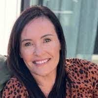 Lori Walley's Instagram, Twitter & Facebook