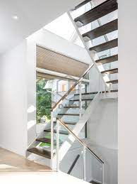 Winner of four 2014 design/craftsmanship awards: China Customized Glass Railing Wood Tread Staircase White China Glass Staircase Wood Staircase