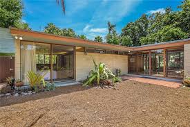 Sarasota's best rentals is proud to offer you customized property management solutions that ensure your property will operate smoothly, thereby increasing desirability, value, and profitability. Usmodernist