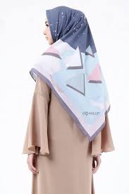 Bahan yang semakin bervariasi semakin menambah semarak dunia fashion remaja. Inilah Gaya Busana Muslim 5 Selebgram Wanita Untuk Remaja 2019
