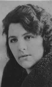 Florence Pickett's Instagram, Twitter & Facebook