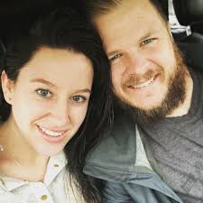 Do any other wives love to watch their husband wash his beard 🤗and then  oil it whew chile🤤 I love how soft and the smell gud lawd ok  bye🏃‍♀️🏃‍♀️🏃‍♀️ 🤣