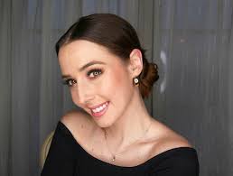 Les Petites Mains de Cass, la reine de la coupe sur cheveux bouclés,  frisés...