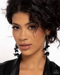 Kim Pruitt's Instagram, Twitter & Facebook