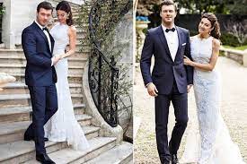Kıvanç tatlıtuğ ile 2 yıllık sevgilisi başak dizer, evlilik hazırlıklarına resmen start verdi. Unlulerin Uzerinde Efsane Olan Gelinlikler