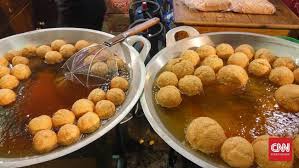 Campurkan bawang putih goreng, bawang putih mentah, lada, garam dan gula, tumbuk halus. Bagoja Si Bakso Goreng Gajah Dari Ayam Dan Udang