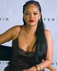In january 2005, rogers landed rihanna an audition for def jam records and its newly. Durante Entrevista Rihanna Fala Sobre Novo Album E Promete Que Fas Nao Irao Se Desapontar Estou Sempre Trabalhando Em Musicas Vogue Celebridade