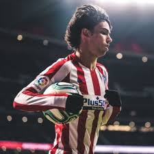 Er ist 22 jahre alt und seine staatsbürgerschaft ist portugal. Joao Felix Joaofelix70 Twitter