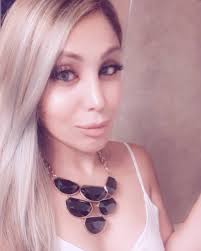 It's all about the right shades for touching up the roots