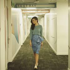 Tetap Cantik Di Usia 34 Tahun Fashion Style Ala Raline Shah Ini Wajib Kamu Tiru Dog fashions pet clothes women fashion clothes styles fashion women clothes new fashion women winter outfit midi dress sets women's long sleeve two piece clothes fall fashion style 2019.