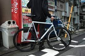 エッジの効いた前下がりフォルムで人気を集める lo pro brotures ピストバイクショップ leader bike総代理店 東京 原宿 吉祥寺 大阪 横浜 ピストバイク バイクショップ ピスト