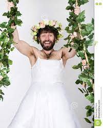 Sie begeistert im hochzeitskleid von bunte.de redaktion 03.06.2021, 03. Bartiger Mann Im Hochzeitskleid Einer Frau Auf Ihrem Nackten Korper Haftend Der Rebe An Gesichtes Verziehen Gesichtes Verziehen Stockbild Bild Von Nahaufnahme Feier 70768425