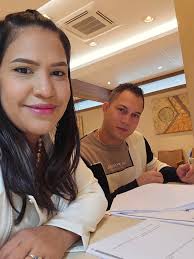 Firmando separación de bienes, estamos llevando esto con muchas madurez.