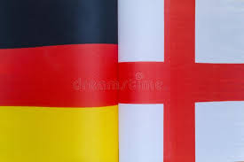 Pese a que presentaron buenos números en la fase de grupos (siete de nueve puntos en disputa), el rendimiento de inglaterra no ha convencido del todo a. Alemania Contra Banderas De Inglaterra En Campo De Futbol Imagen De Archivo Imagen De Personas Bola 71747533