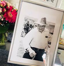 Persönlich, weil sie im mai 2018 abschied nehmen musste von ihrem geliebten vater aloys (83). Julia Klockner Sur Twitter Wir Haben Gemeint Und Meinen Wir Brauchen Ihn Noch Aber Gott Hat Gemeint Es Sei Genug Aloys Klockner 3 Mai 1935 15 Mai 2018 Unser Vater