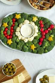10 Idees De Presentation Pour Les Batonnets De Legumes A L Aperitif A Voir Plateau De Legumes De Noel En Cas De Noel Legumes De Noel