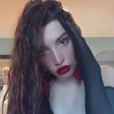 Diane Nieves's Instagram, Twitter & Facebook