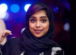 علقت الفنانة الإماراتية مشاعل الشحي وزوجها الفنان أحمد خميس اليوم السبت 14سبتمبر2019 على فيديو الفضيحة المسرب عبر منصات مواقع التواصل الاجتماعي. Ù…Ø´Ø§Ø¹Ù„ Ø§Ù„Ø´Ø­ÙŠ ÙˆØ²ÙˆØ¬Ù‡Ø§ Ø£Ø­Ù…Ø¯ Ø®Ù…ÙŠØ³ Ù†Ø§Ø¯Ù…Ø§Ù† ÙˆÙŠØ¹ØªØ°Ø±Ø§Ù†