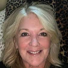 Peggy Dyson's Instagram, Twitter & Facebook