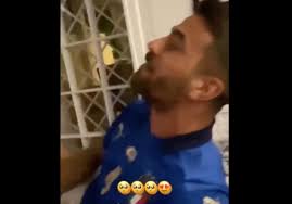 Durante l'esultanza a wembley lorenzo insigne ha esibito la maglia numero 4. 4a1rpkmrosydtm