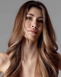 Teddy bear brunette, il castano dorato per l'Estate 2025