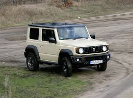 Luckily, the jimny was built to withstand nature's cruellest whims. Hintergrund Suzuki Jimny Everybody S Darling Car Editors Net