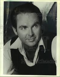 1982 Press Photo James Pickering to perform at the Performing Arts Center