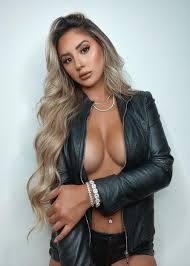 Florita Diaz - Free pics, galleries & more at Babepedia