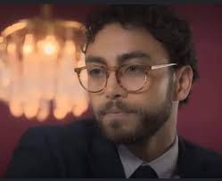 Se dice por ahí que Ignacio Ortíz podría ser hijo de Miguel Ortiz, un  ingeniero en sistemas y papá soltero que fue despedido y desprestigiado  gracias a la familia Mendoza.