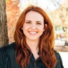 Amanda Benbow's Instagram, Twitter & Facebook