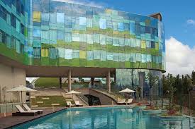 Contemporary Business Hotel In Bangalore Vivanta Bengaluru Whitefield Hotel Hotels Design Contemporary Hotel