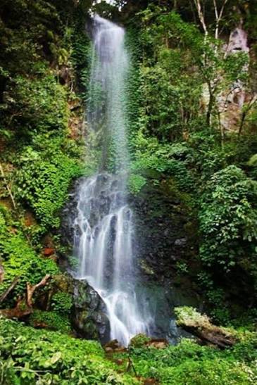 Coban Kaca Dresel Oro Oro Ombo Kota Batu . Coban Kaca dahulu bernama asli  Coban Beji .