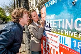 Charline vanhoenacker, alex vizorek, guillaume meurice et nicole ferroni, humoristes réagissent à l'attentat perpétré dans les locaux de l'hebdomadaire satirique charlie hebdo. Charline Vanhoenacker Et Alex Vizorek On Sent Que Le Francais Est Pret A Partir A L Aventure Le Soir Scoopnest