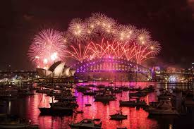 The Midnight New Year S Eve Fireworks On Sydney Harbour Viewed From Mrs Macquarie S Chair New Years Eve Fireworks Sydney New Years Eve