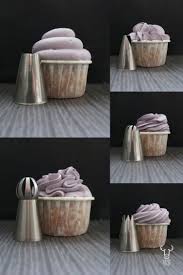 5 Facons De Decorer Un Cupcake Cupcake A La Fraise Patisserie Cupcakes