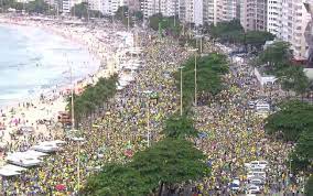 Reprodução a manhã deste sábado (01/05) foi marcada por uma manifestação a favor do presidente da república, jair bolsonaro, na orla de copacabana, na zona sul do rio de janeiro. No Rj Manifestacao Ja Ocupa Sete Quarteiroes