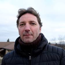 RAPHAËL TREILLARD, 47 ANS, DIRECTEUR RÉGIONAL POUR UN GROUPE ALIMENTAIRE,  Cela fait dix ans déjà que ma famille s'est installée à Lachassagne où il  fait bon vivre. J'ai rejoint la liste de