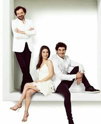 Hazal Kaya Starred In Tv Show Bizim Hikaye Our Story Which Is The Turkish Version Of Shameless U S Tv Series Turkish Actors Hollywood Celebrities Actresses