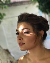 Siyah Inci Hazal Birazdan Startv De Bizimle Izleyip Hikayemize Ortak Olabilirsiniz Karnimda Bi Milyon Kelebek Siyahincidizi Aktrisler Guzellik Unluler