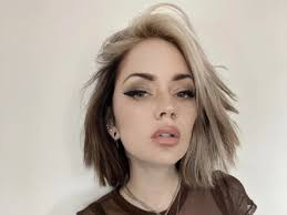 indiespace — Author Elle Nash Talks Early Internet, Obsession,...