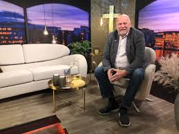 Human etisk forbund, som driver et utstrakt arbeid mot den norske kristne kulturarv. Jan Og Studio Direkte Folgesvenner I 17 Ar Tv Visjon Norge